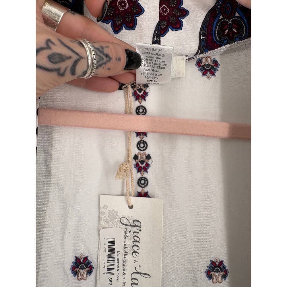 Grace & Lace Kimono (B29) - Picture 9 of 10